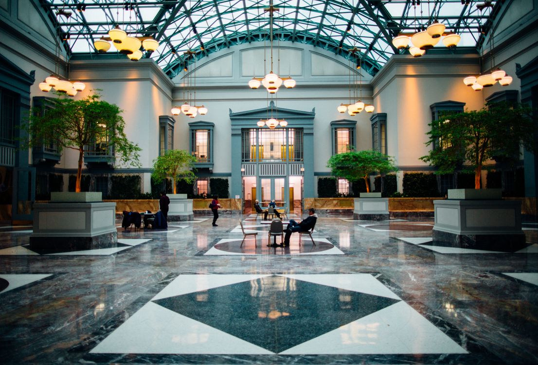 Kenapa Hotel di Jogja Butuh Website Sendiri, Bukan Cuma Booking.com?